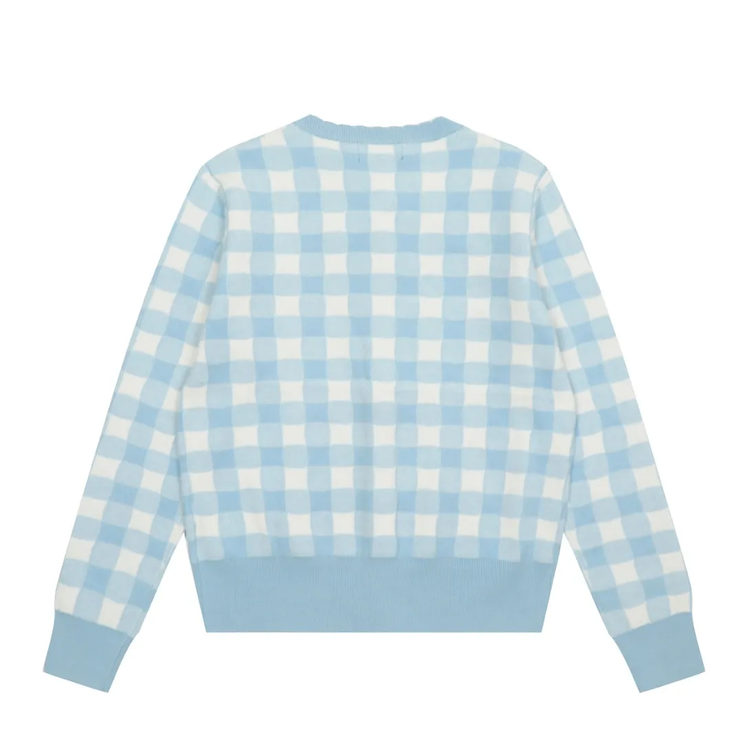 🅿️190 "Top quality" Style number: DS015# [Ralph Lauren plaid jacquard basic pony embroidered logo knitted cardigan long sleeves] ✅Ralph Lauren classic basic versatile plain plaid knitted cardigan long-sleeved small jacket ✅Main supplier platform live broadcast Wholesale entities ✅ZP quality 1:1 pattern making Scan the code to enter the GF website Counter quality ✅Detailed quality The only one in Guangzhou Imported quality cotton yarn Focus on high-end, cost-effective, and good quality. Needless to say, the version is restored to the original. Loose, comfortable and stress-free. Simple is high-end. Classic is timeless. ✅The upper body is simple and easy to match. A must-have for goddess ootd. Good-looking clothes are never picky. A must-have in the goddess' wardrobe. Size: S-L. Color: Navy blue, light blue, pink.
